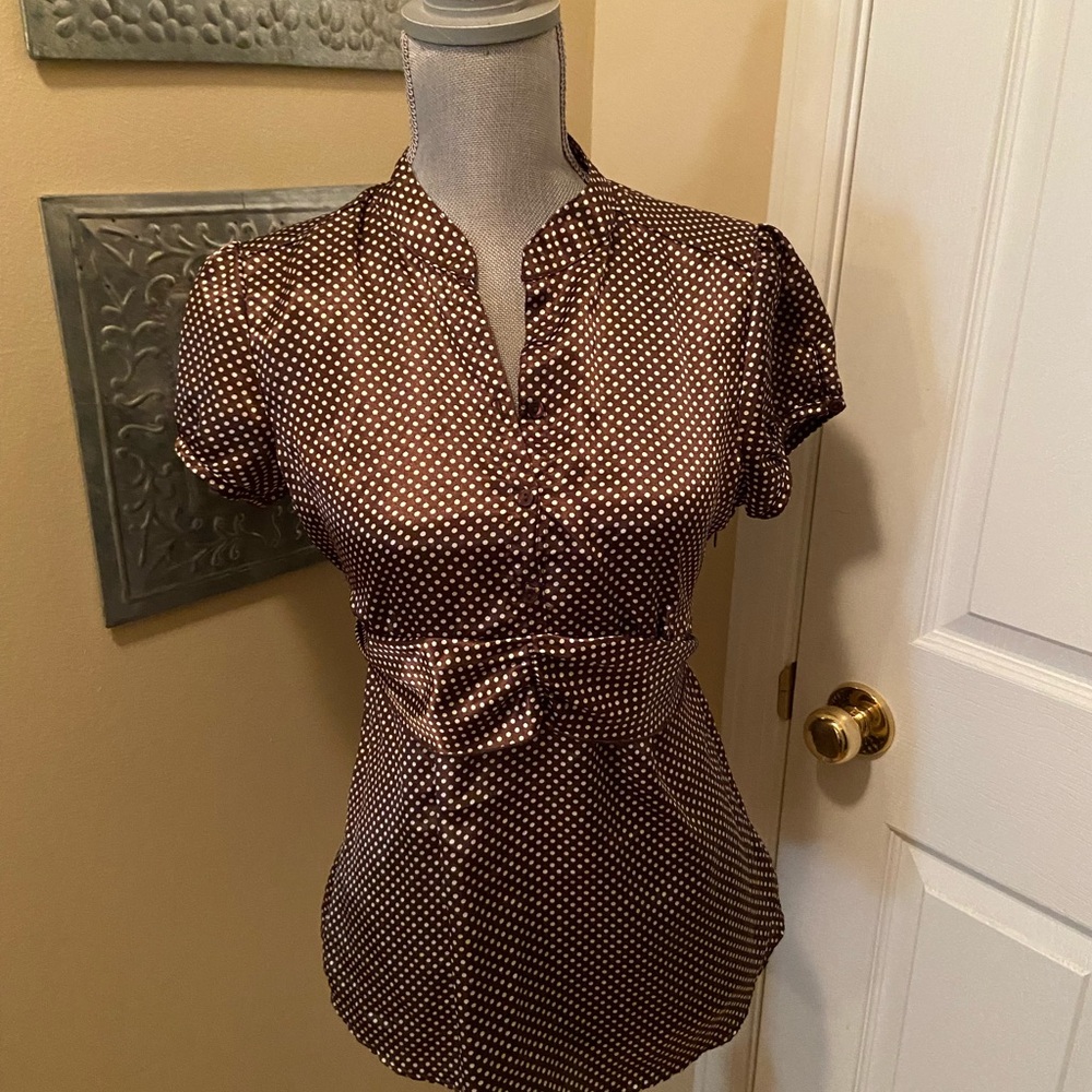 Brown and White Fitted Tie Front Blouse with Mandarin Collar